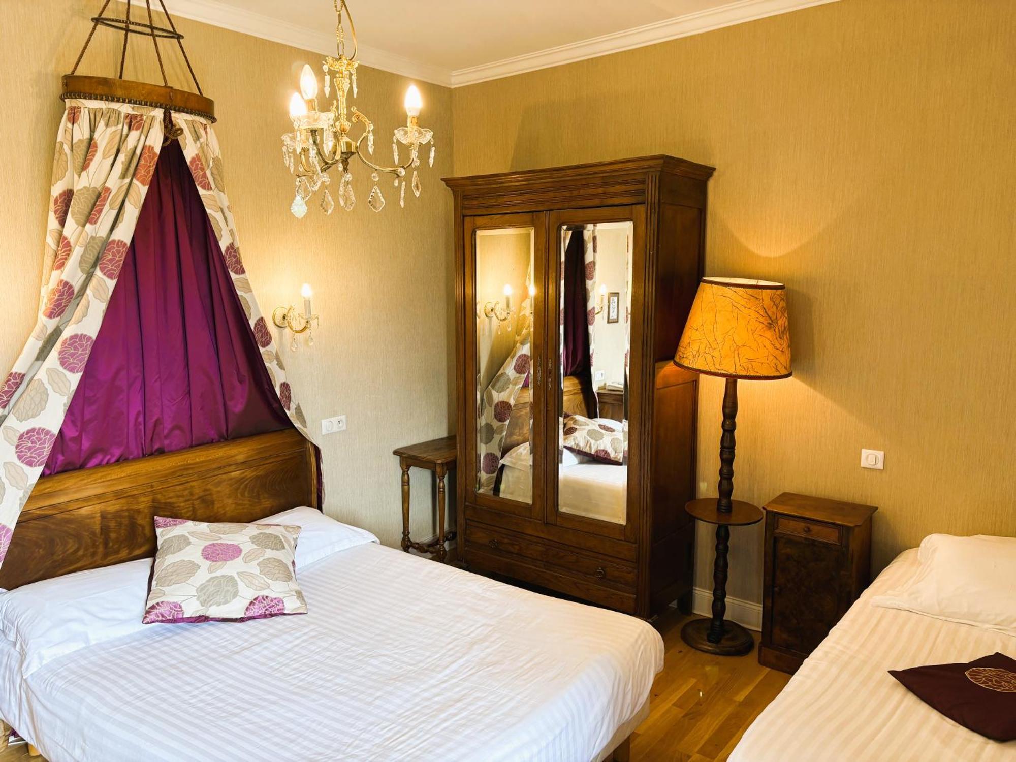 Logis Beau Site Hotel 3*