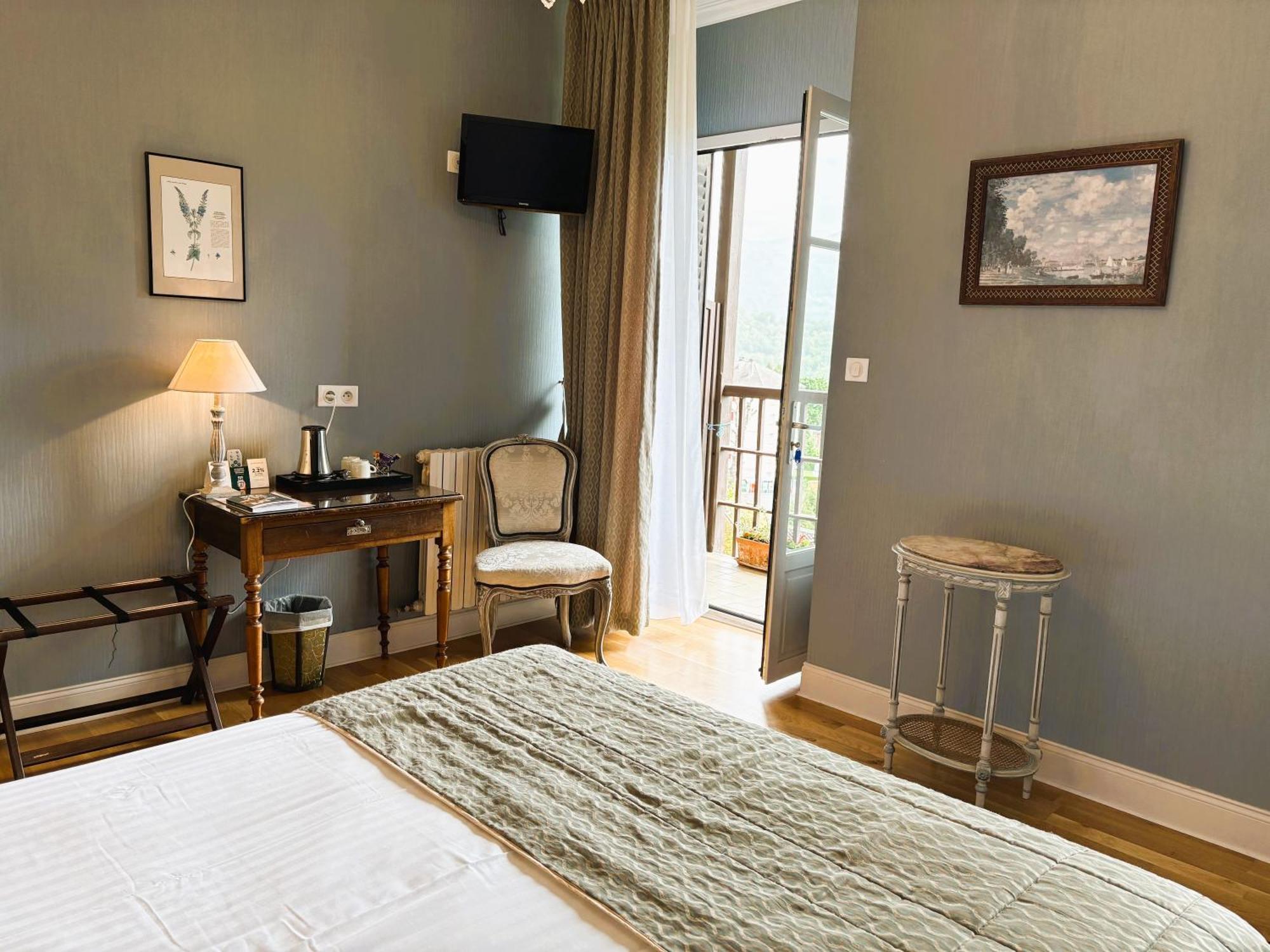 Logis Beau Site Hotel 3*